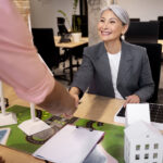 Wie unterstützt die Whitefield Real Estate GmbH Investoren und Projektentwickler mit individuellen Finanzierungslösungen?