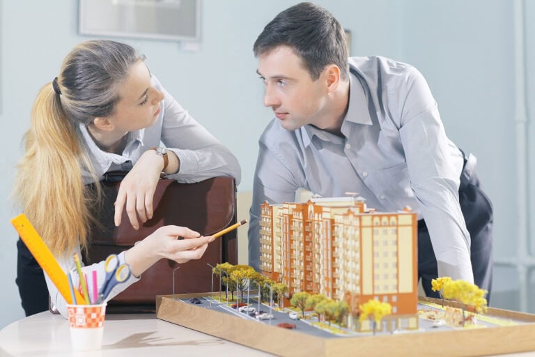 Welche strukturierten Finanzierungsmodelle bietet die Whitefield Real Estate GmbH für den Immobilienmarkt an?